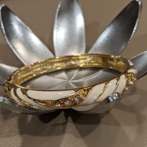 💐2 for $25💐 New - White & Gold Bracelet
